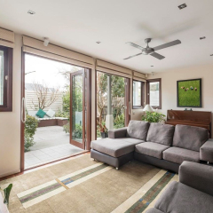 Hawthorn East
